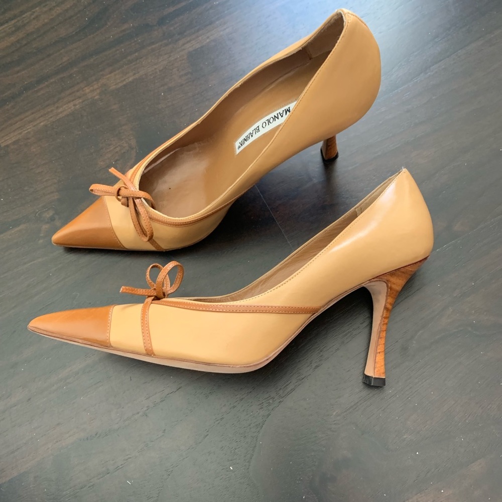 Manolo Blahnik Bow Tie Heels - Picture 5 of 7